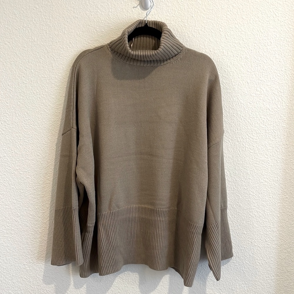 TopShop Women’s Turtleneck Sweater Size 4-6